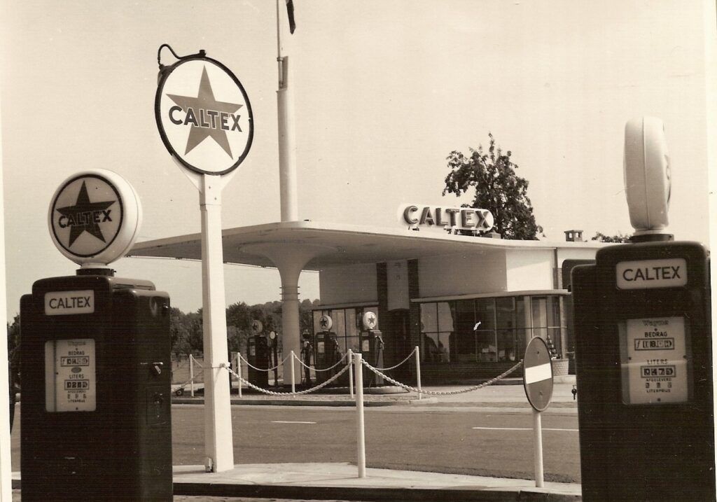 caltex-tankstation-jaren-50-withuis